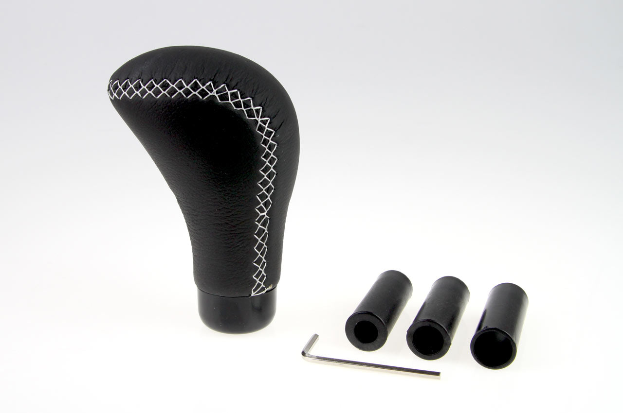 Universal gearknop med adaptere til forskellige gearstangsdimensioner