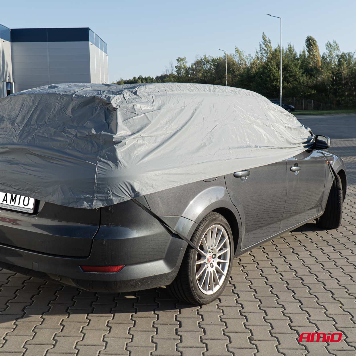 Półpokrowiec na samochód dla kombi, vana i SUV-a