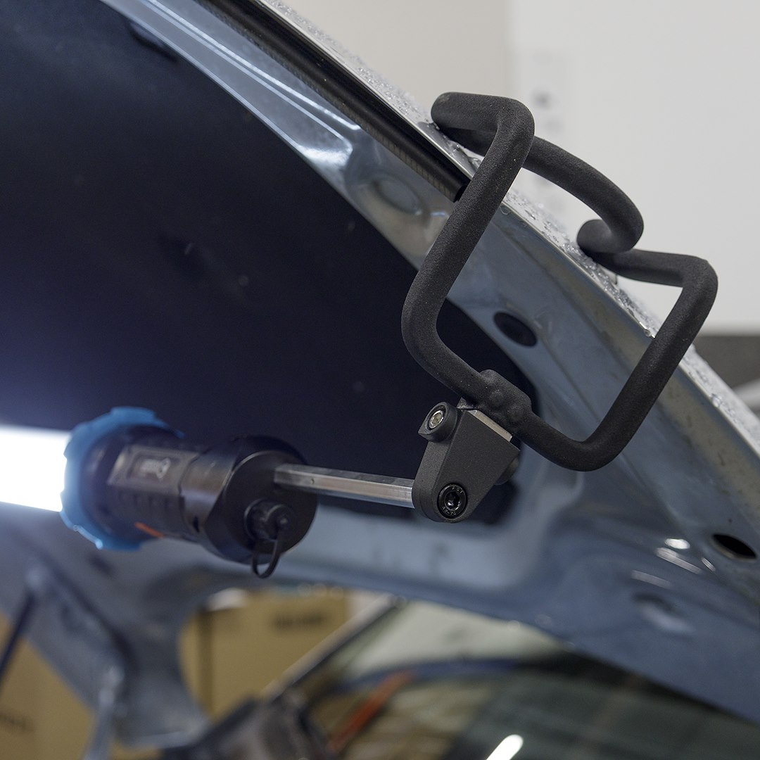 Regulowana lampa LED do prac warsztatowych pod maską