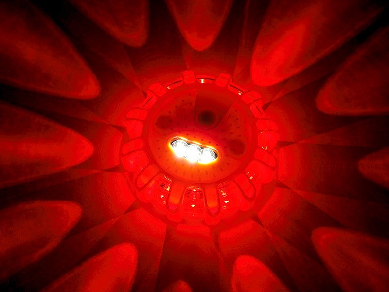 Lampa ostrzegawcza z 12 diodami LED do sygnalizacji oraz 3 diodami LED latarki