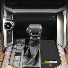 <h2>Toyota Land Cruiser LC300 2022-2023 – bezprzewodowa ładowarka do telefonu 15W</h2> 