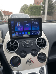 Ford Ka 08-12 – radio 9 cali z Apple CarPlay i Android Auto zamontowane w desce rozdzielczej samochodu.