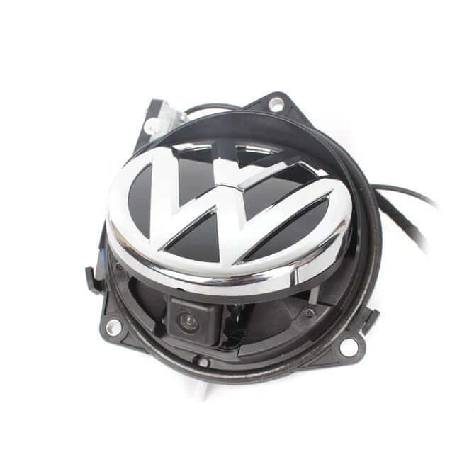 VW Golf 7 - kamera cofania w emblemacie – Carmediaeurope.com