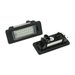 Oświetlenie tablicy rejestracyjnej LED BMW – biała dioda LED (E90, F30, E60, X5 i inne) zdjęcie produktu z mocnym światłem.
