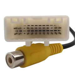 Bakkamera Dacia (nummerpladelys) tilslutningsstik med gul kontakt og metalindgang.